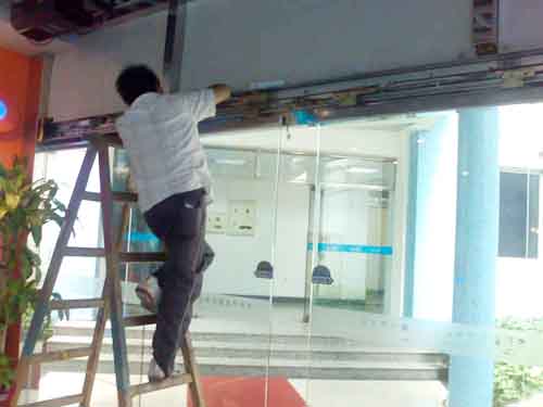 東莞感應門的配機零件綜合性能分析